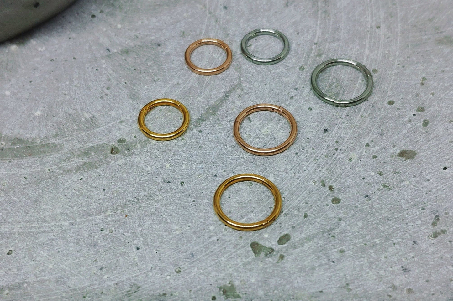 18G Tiny Huggie Hoop Clicker Ring, Nose Cartilage Daith Helix Tragus Septum ,Seamless Hinged Segment Ring,6mm 7mm 8mm 10mm 12mm 316L Steel